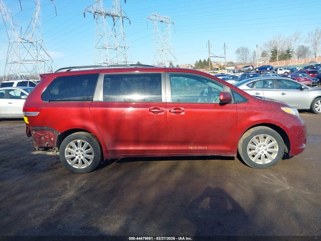 Toyota Sienna Le 7 Passenger
