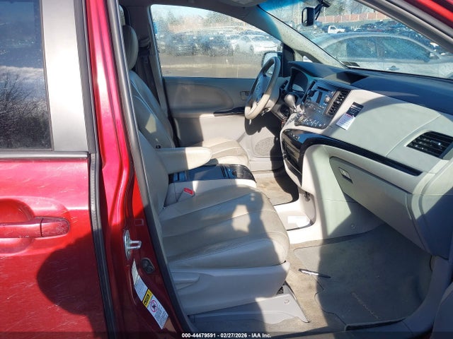 Toyota Sienna Le 7 Passenger