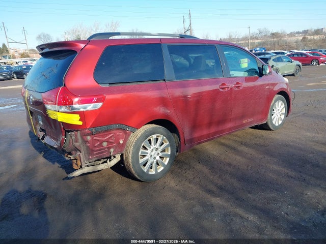 Toyota Sienna Le 7 Passenger