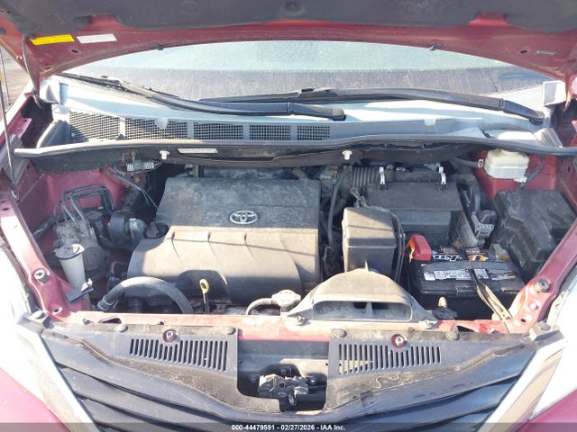 Toyota Sienna Le 7 Passenger