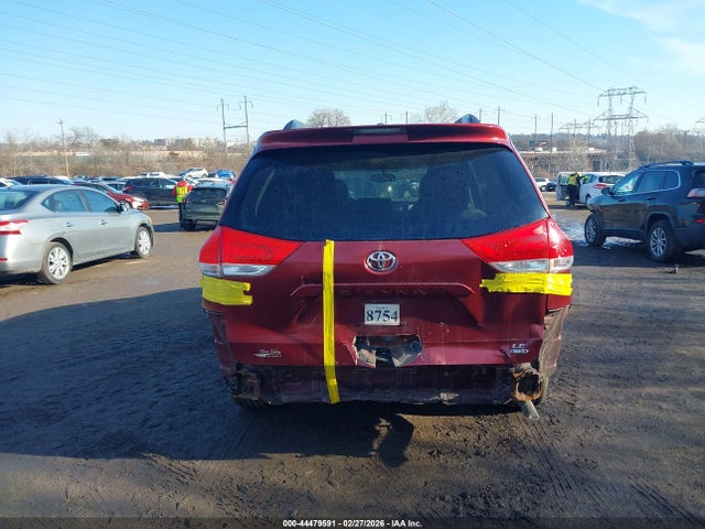 Toyota Sienna Le 7 Passenger