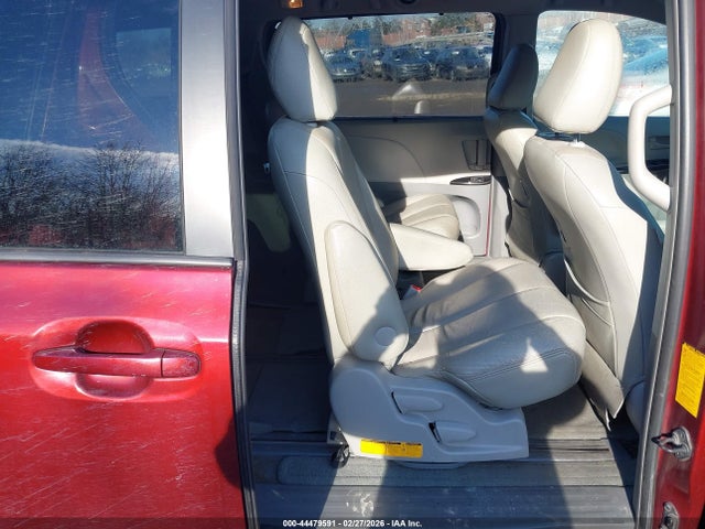 Toyota Sienna Le 7 Passenger