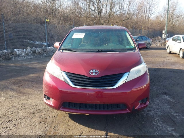 Toyota Sienna Le 7 Passenger