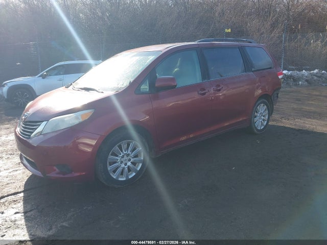 Toyota Sienna Le 7 Passenger