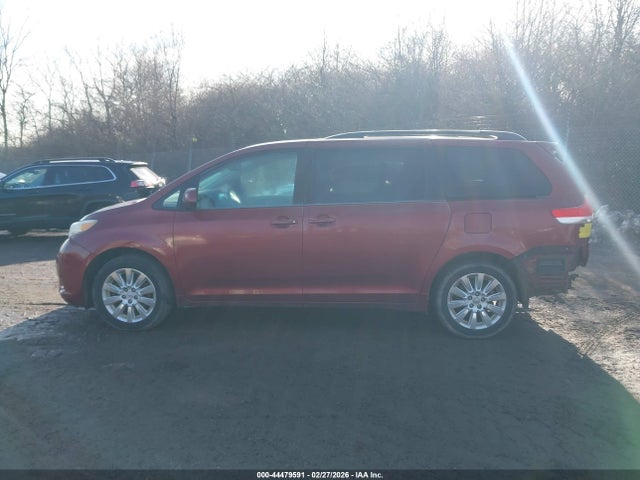 Toyota Sienna Le 7 Passenger