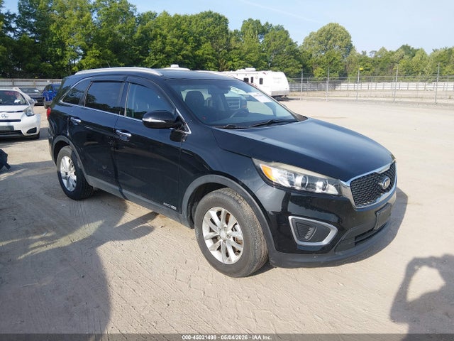 Salvage Kia Sorento Image