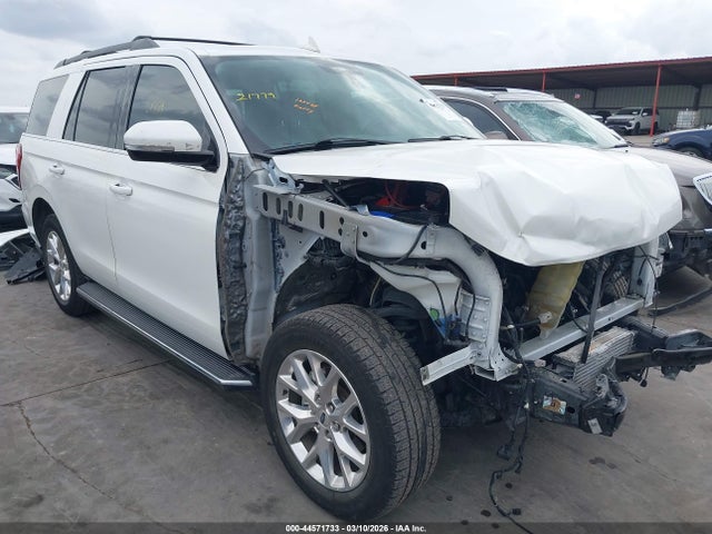Salvage Ford Expedition Image