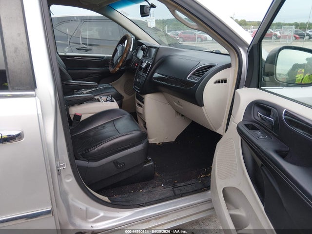 Chrysler Town & Country Touring-l