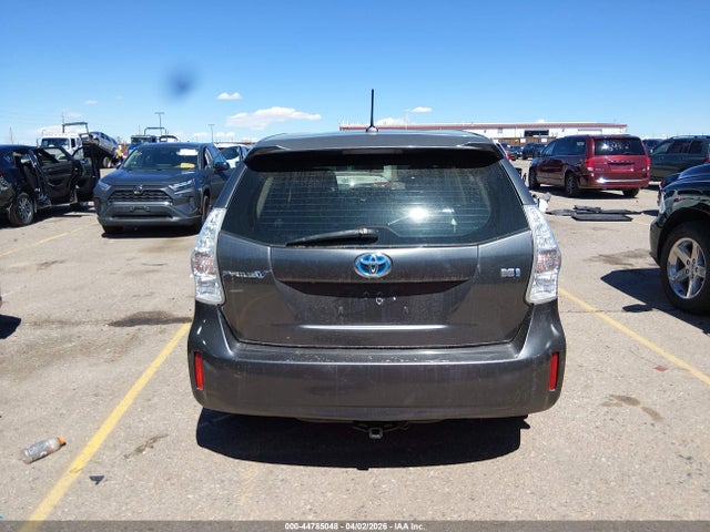 Toyota Prius v Five