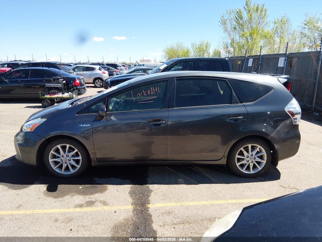 Toyota Prius v Five