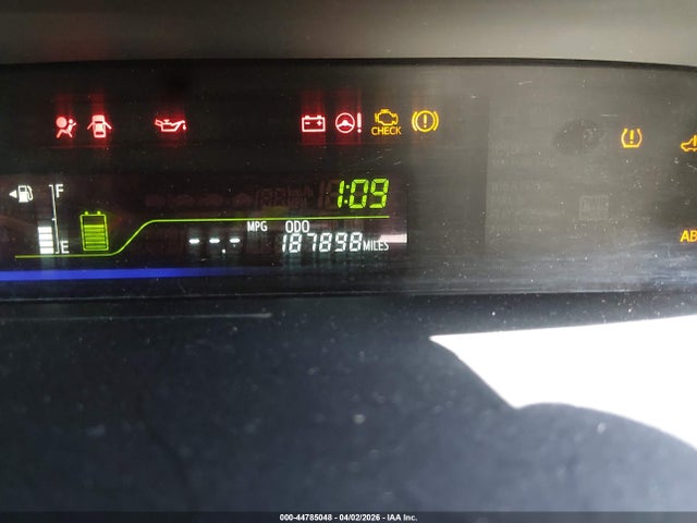 Toyota Prius v Five