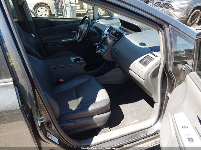 Toyota Prius v Five