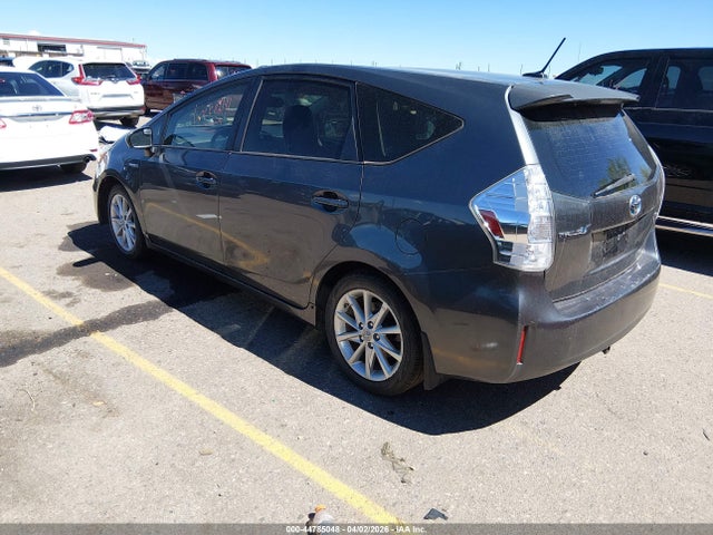 Toyota Prius v Five