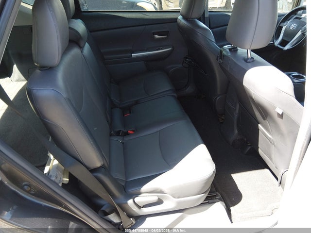 Toyota Prius v Five