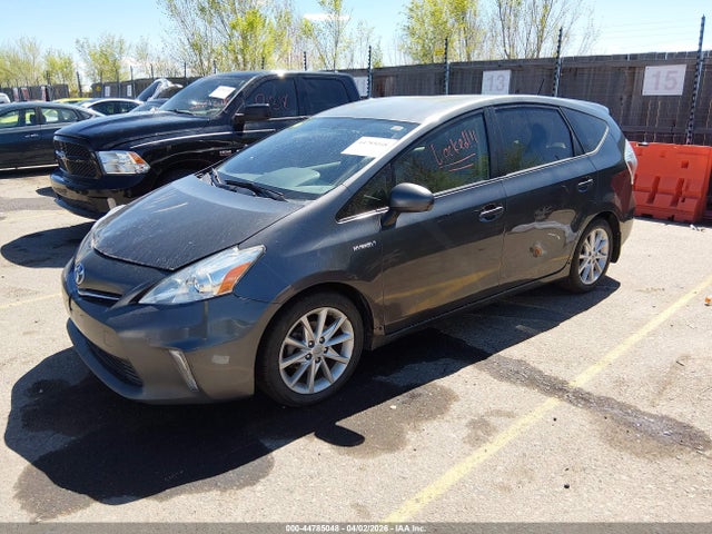 Toyota Prius v Five