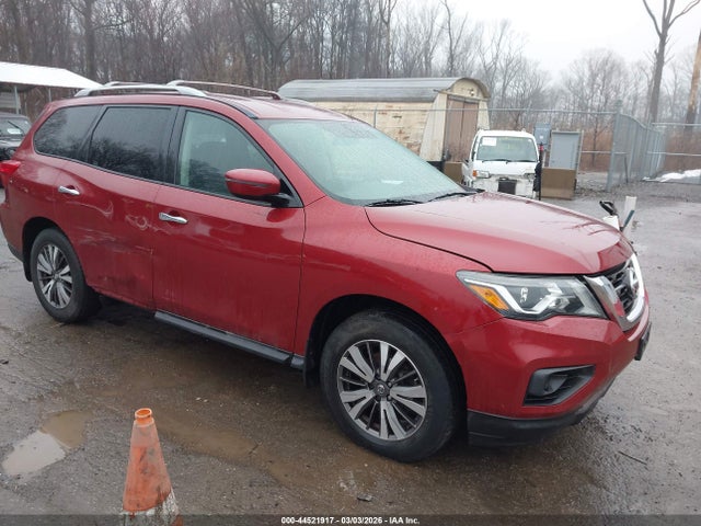 Salvage Nissan Pathfinder Image