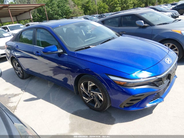 Salvage Hyundai ELANTRA Image
