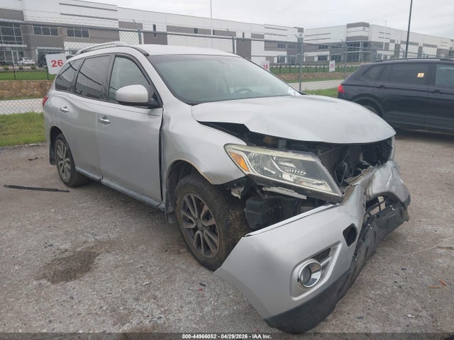 Salvage Nissan Pathfinder Image