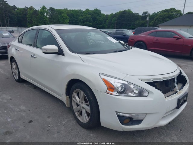 Salvage Nissan Altima Image