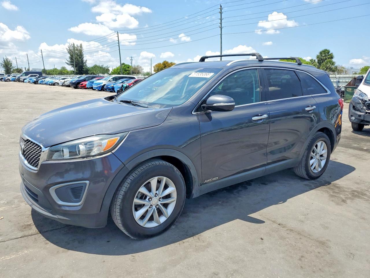 Salvage Kia Sorento Image