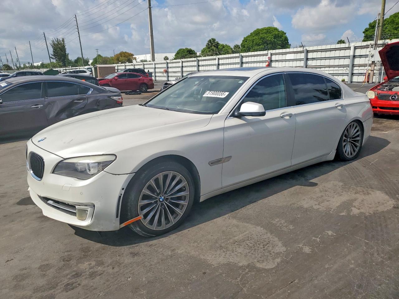 Salvage BMW 7 Series Image