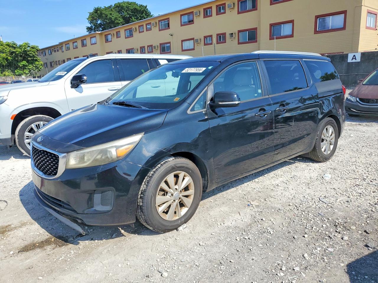 Salvage Kia Sedona Image