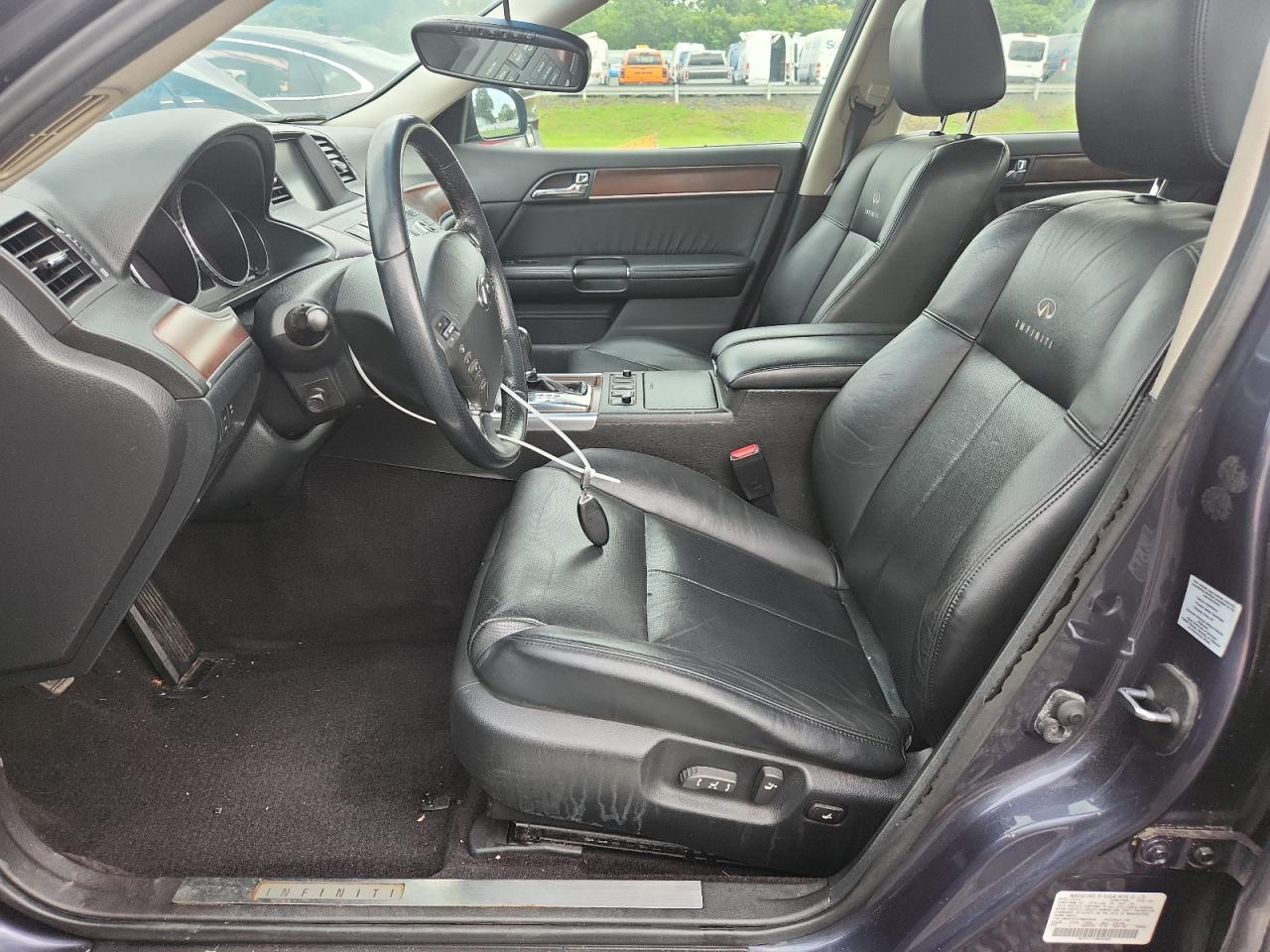 INFINITI M35 Base