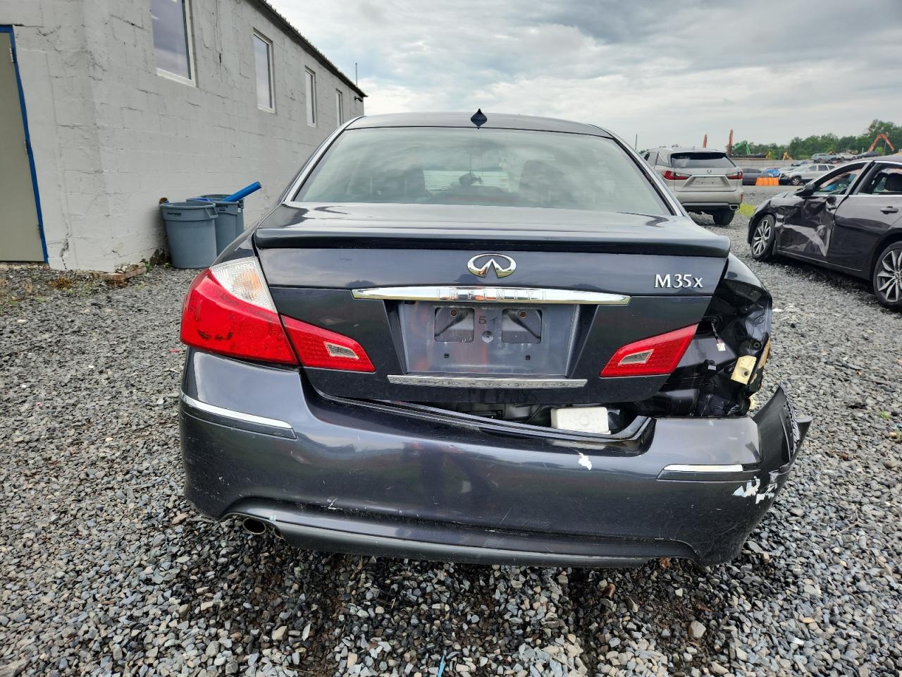 INFINITI M35 Base