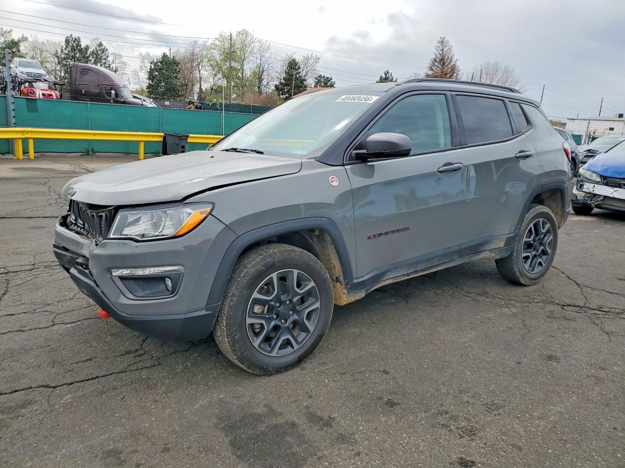 Salvage Jeep Compass Image
