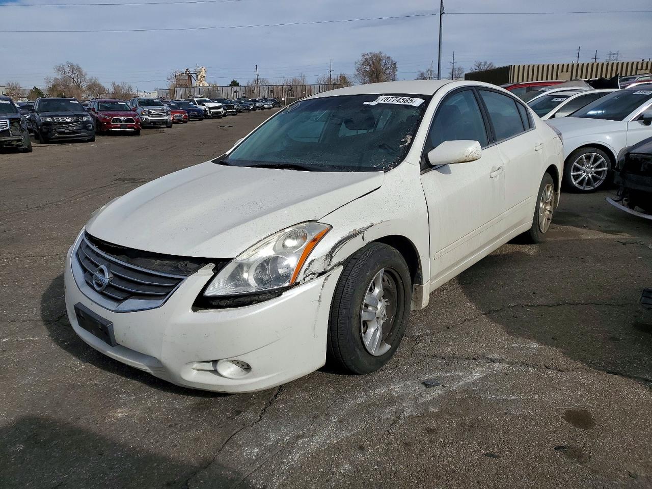 Salvage Nissan Altima Image