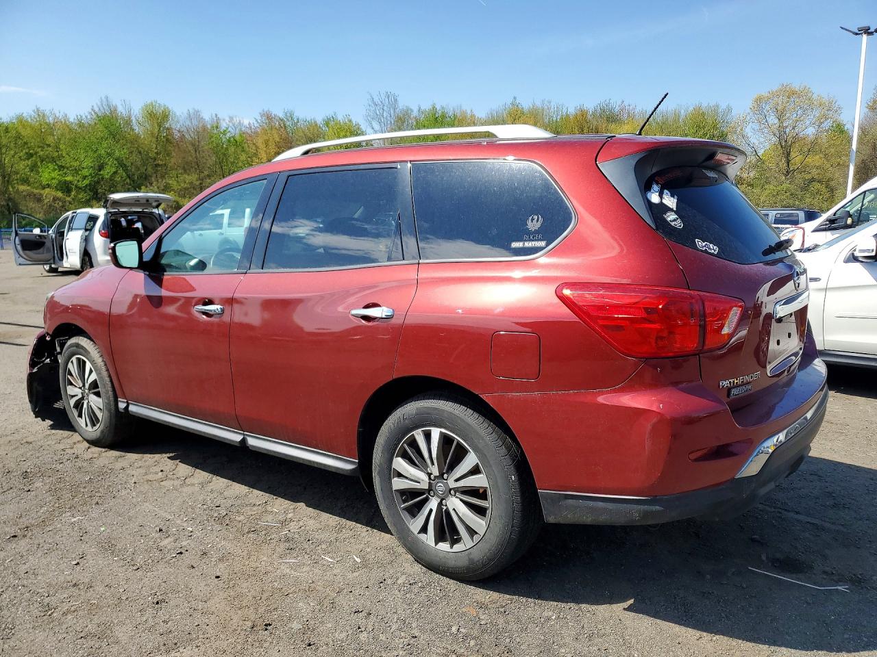 Nissan Pathfinder S
