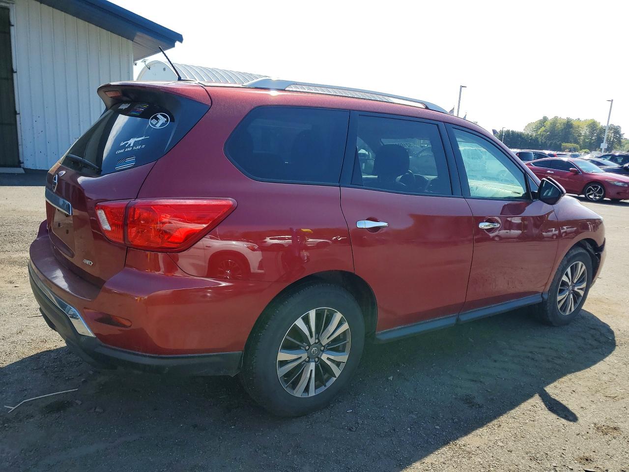 Nissan Pathfinder S