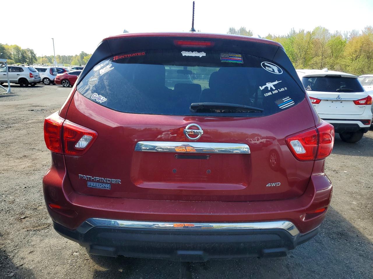 Nissan Pathfinder S