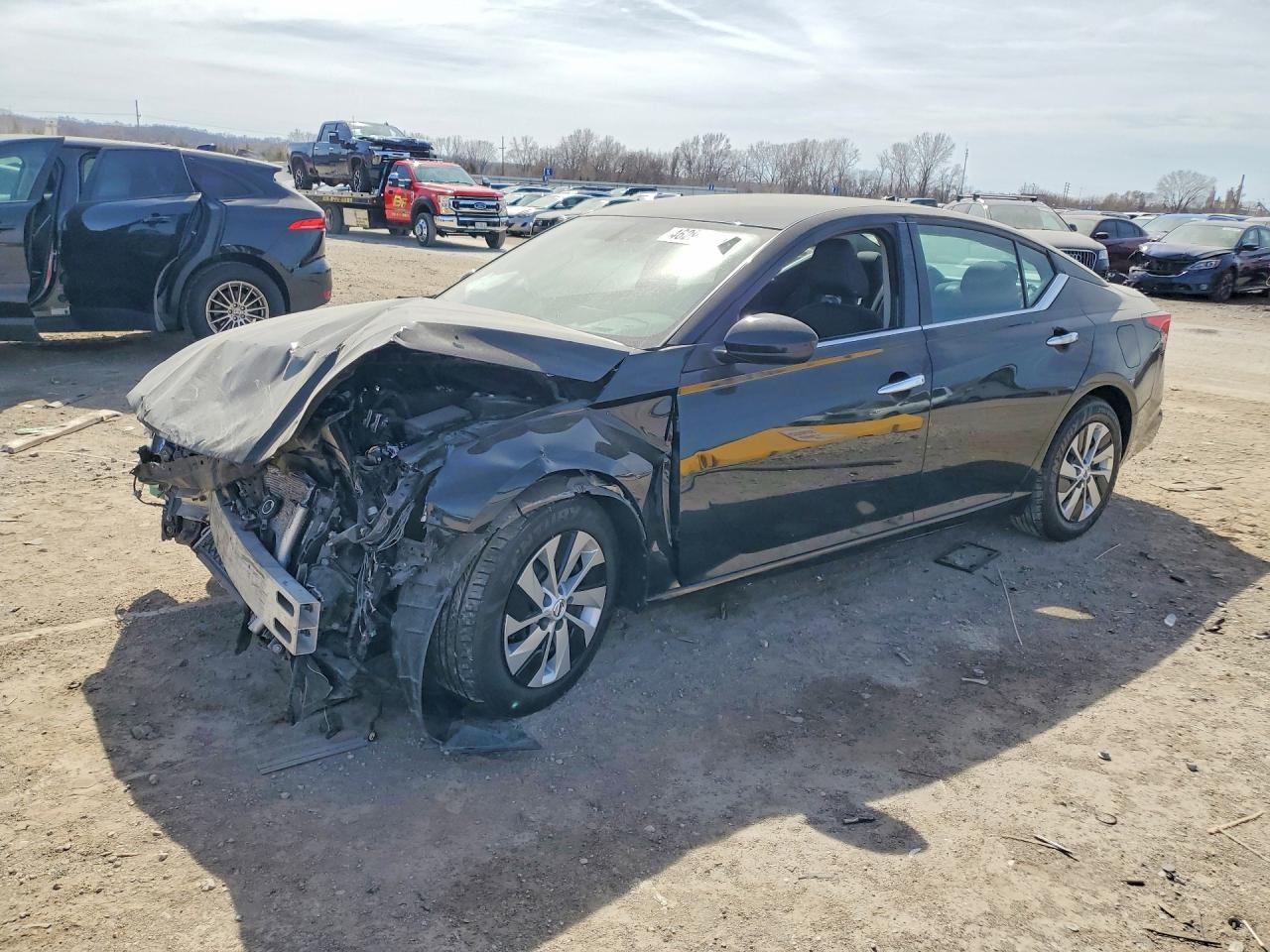 Salvage Nissan Altima Image