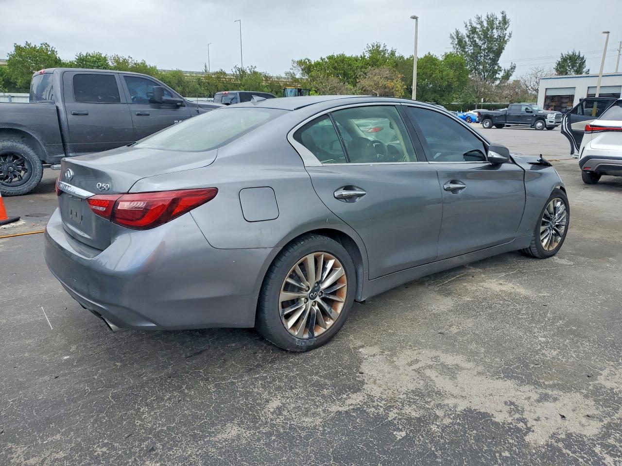 INFINITI Q50 3.0t Luxe