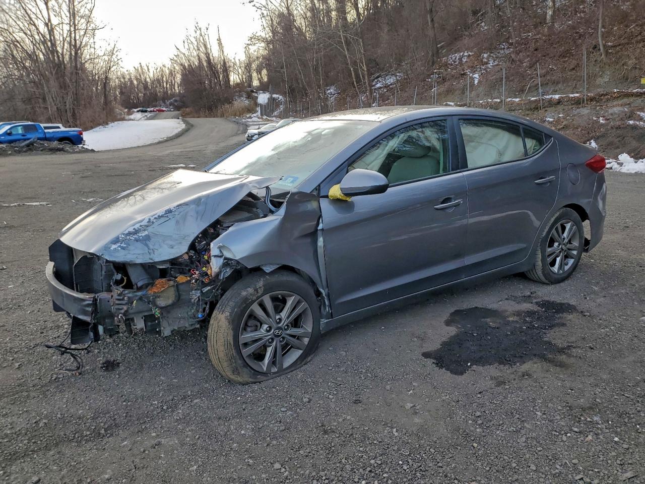 Salvage Hyundai ELANTRA Image