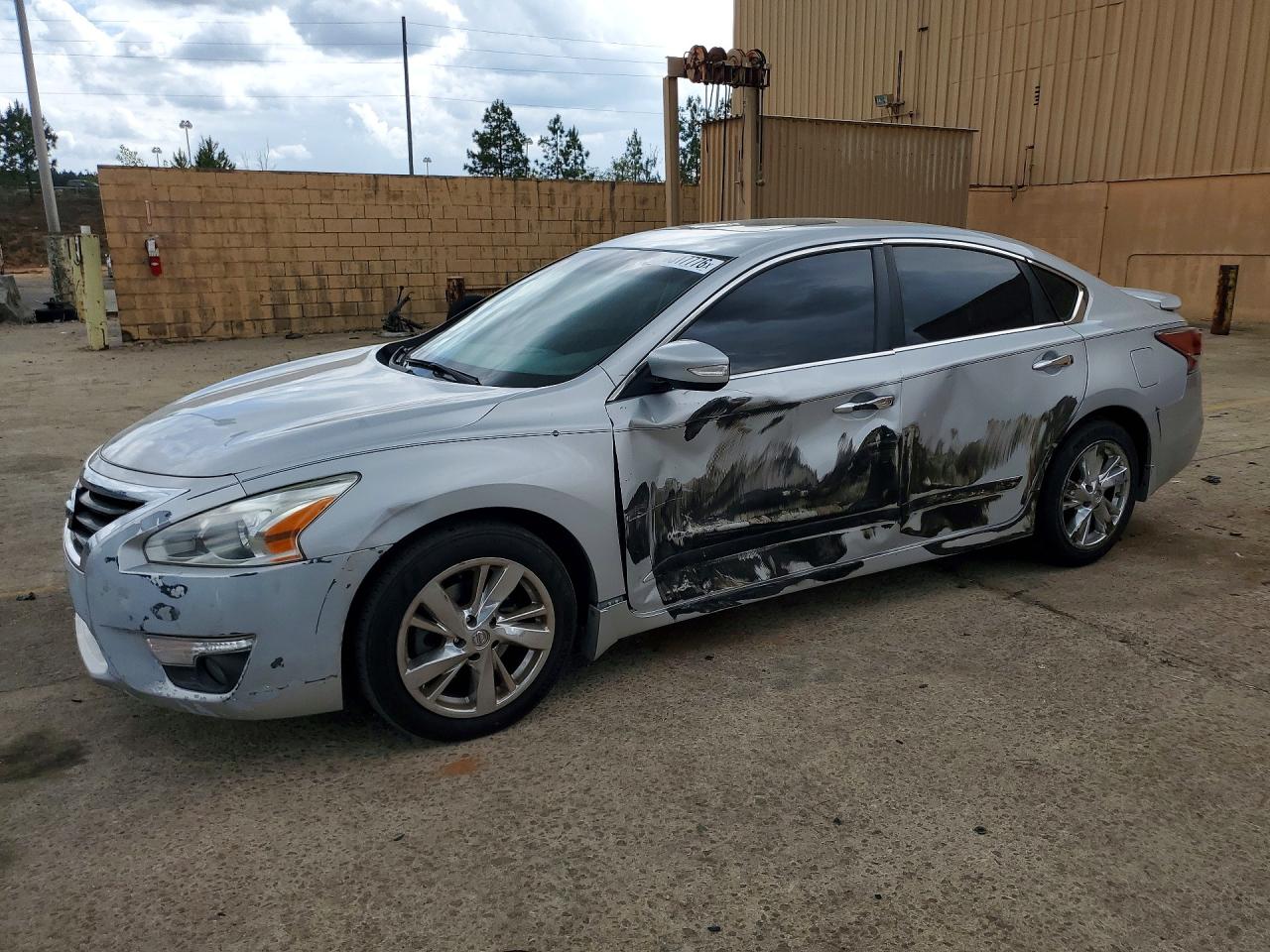 Salvage Nissan Altima Image