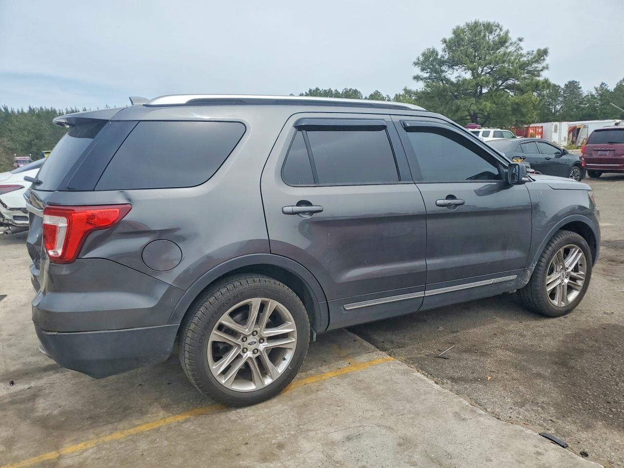 Ford Explorer Xlt