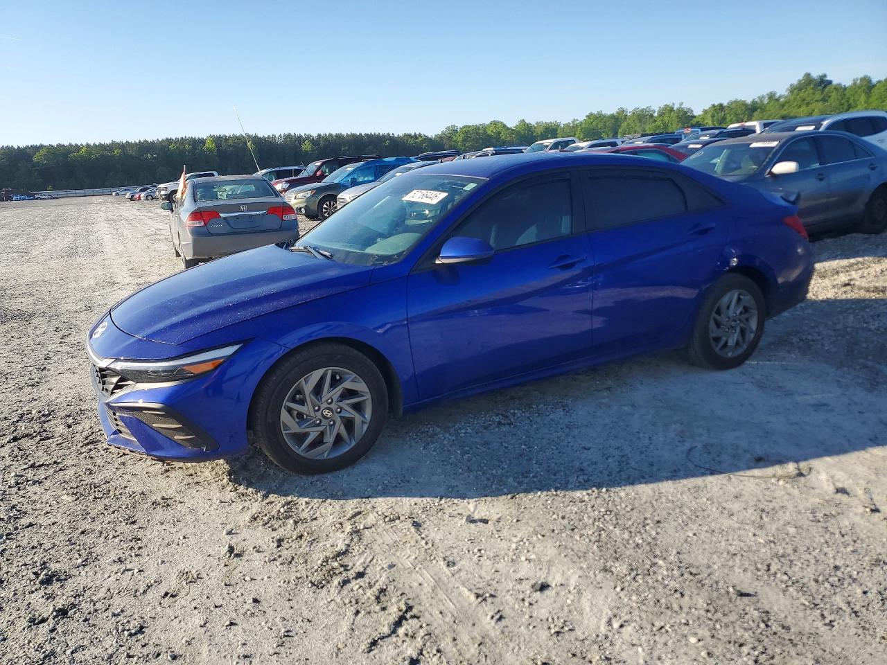 Salvage Hyundai ELANTRA Image