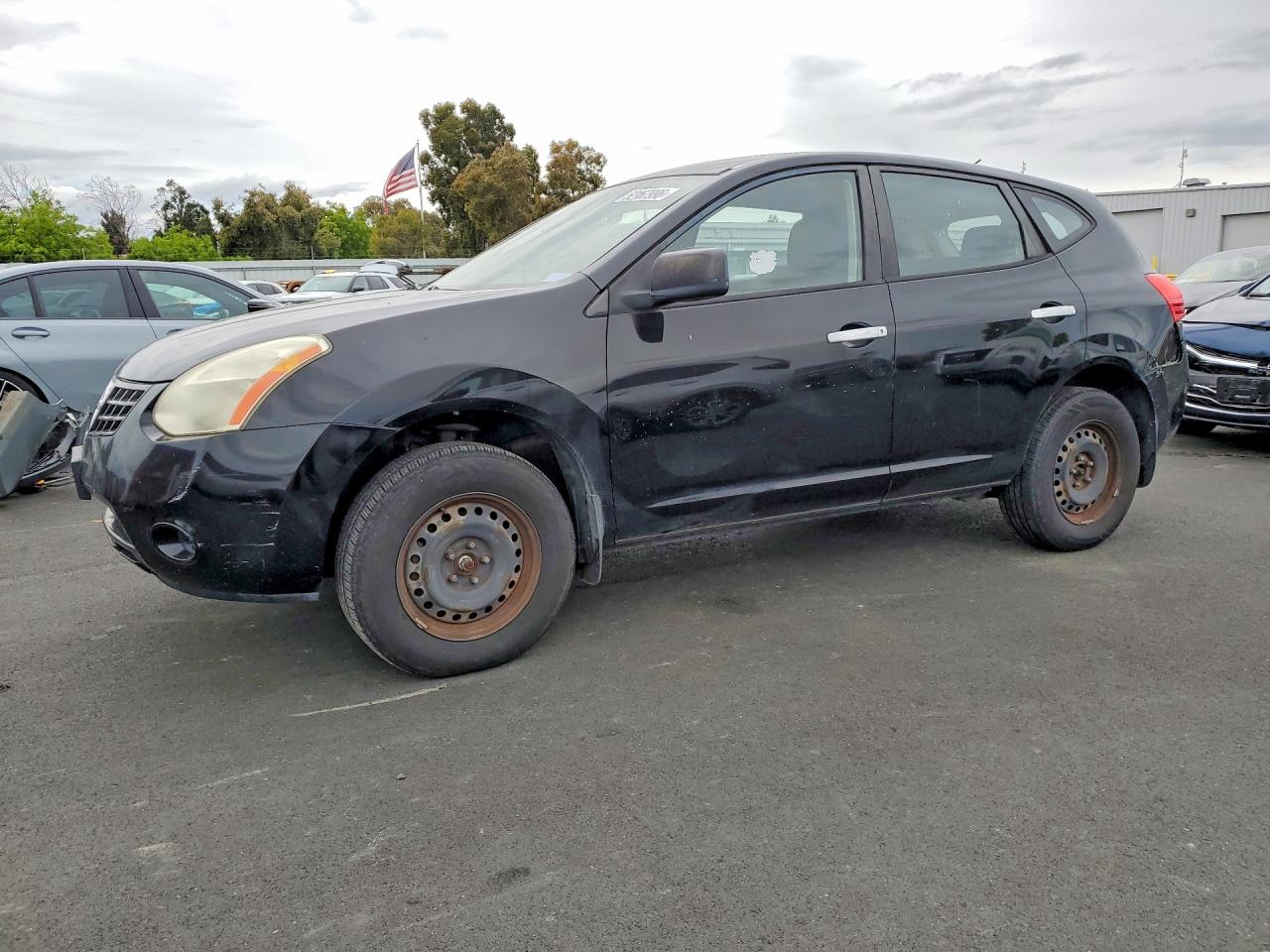Salvage Nissan Rogue Image