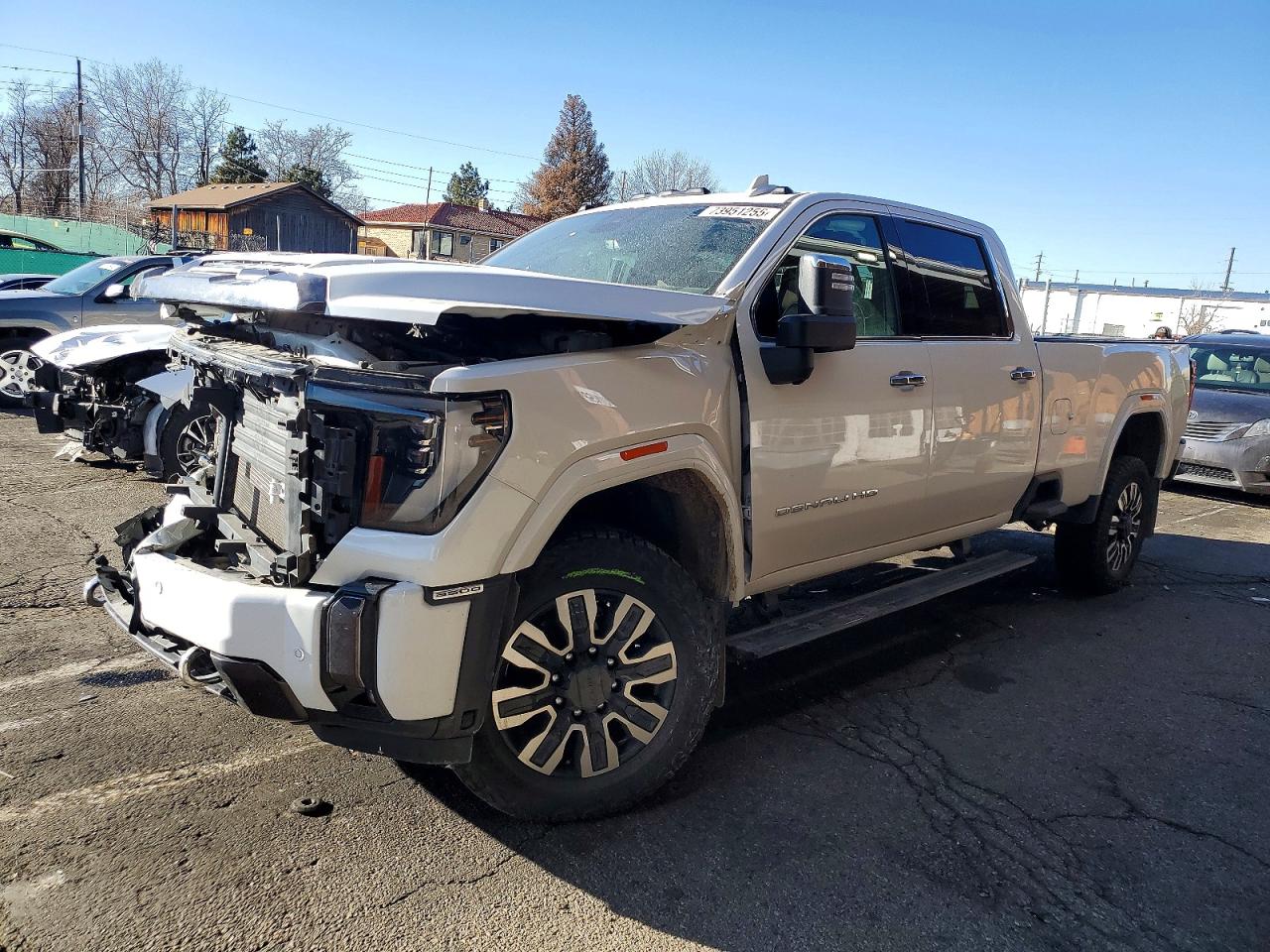 Salvage GMC Sierra Image