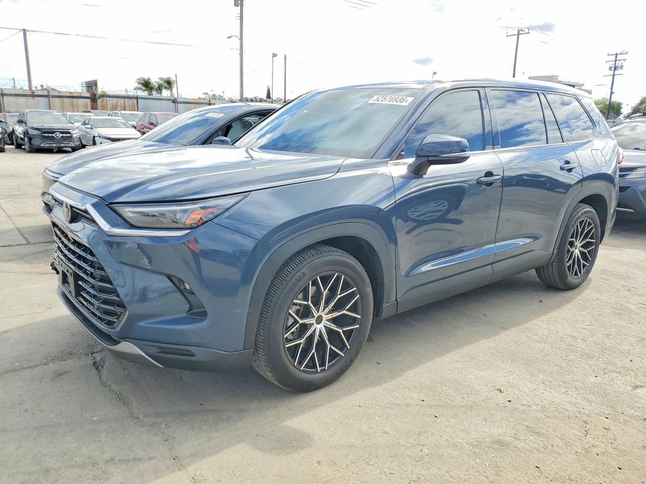 Salvage Toyota Grand Highlander Image