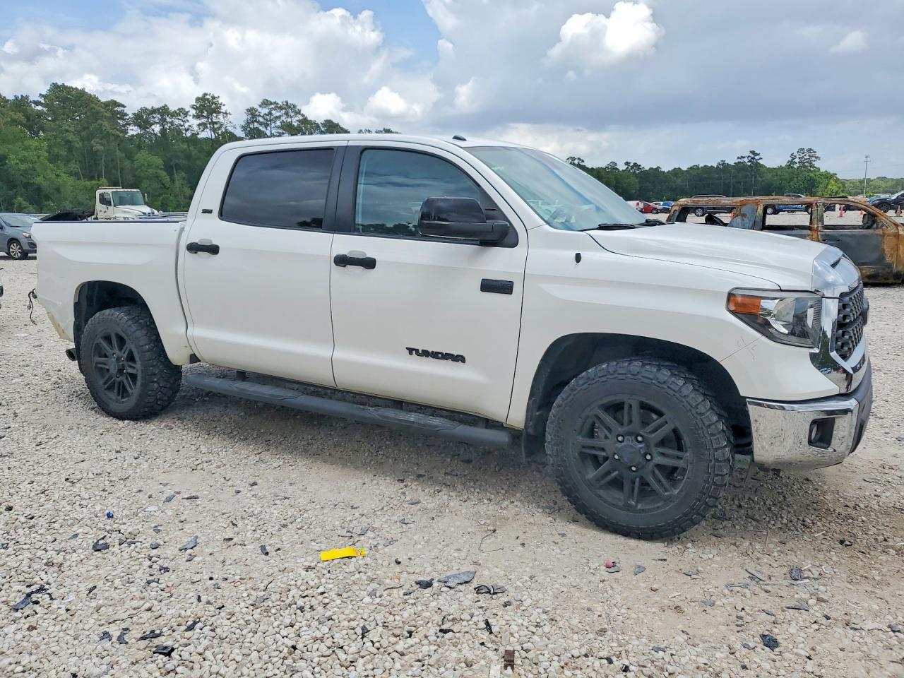 Toyota Tundra Crewmax Sr5