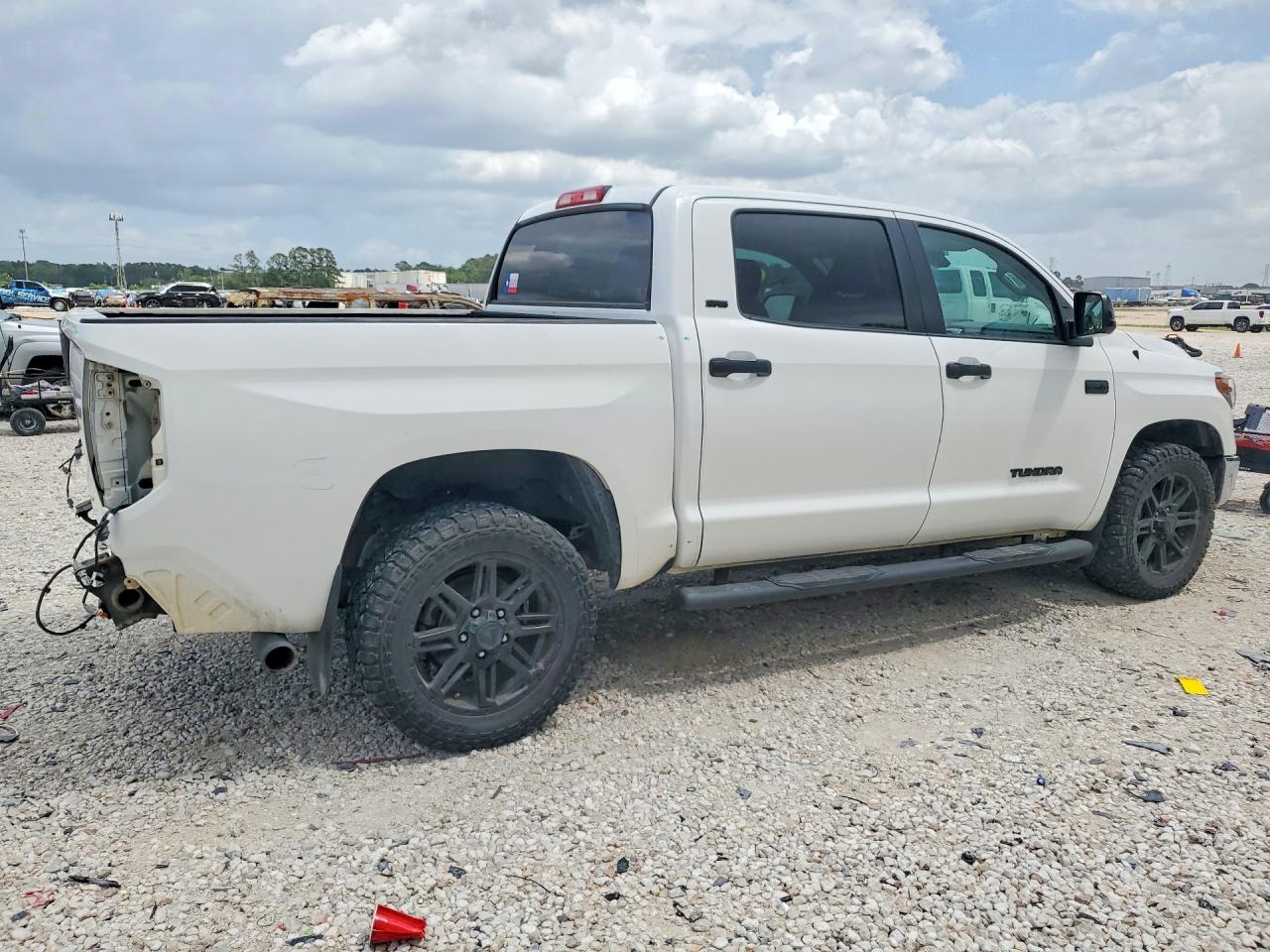 Toyota Tundra Crewmax Sr5
