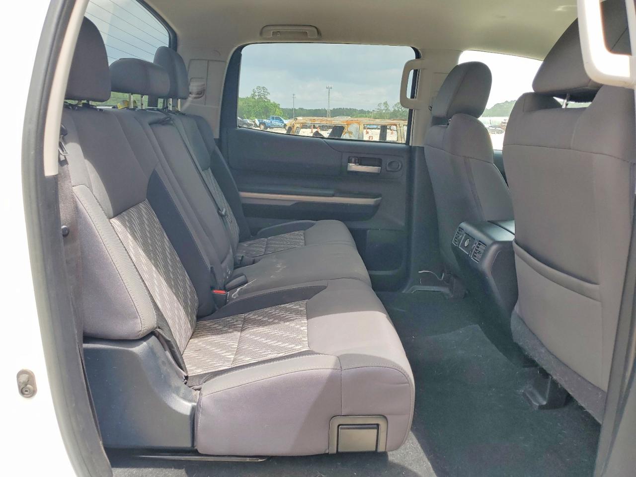Toyota Tundra Crewmax Sr5
