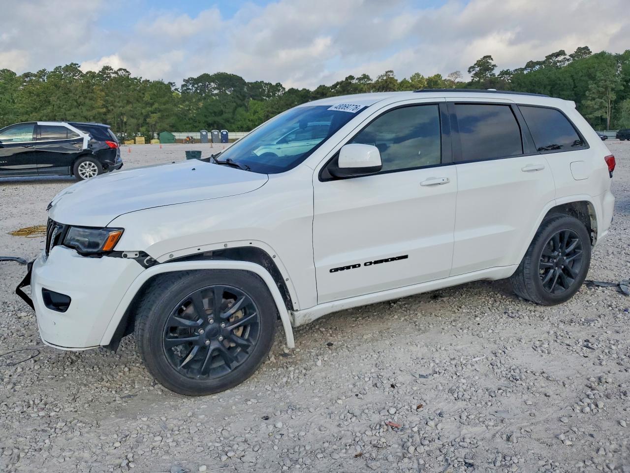 Salvage Jeep Cherokee Image