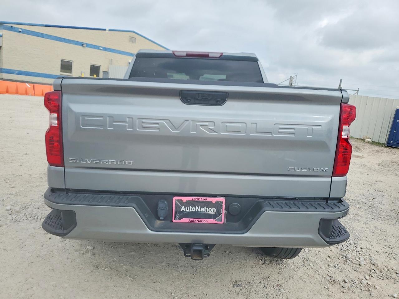 Chevrolet Silverado C1500 Custom