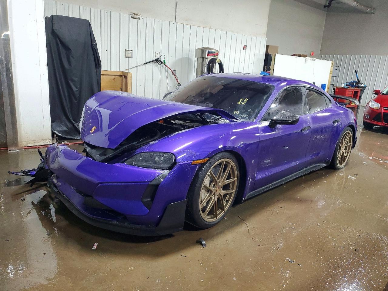 Salvage Porsche Taycan Image