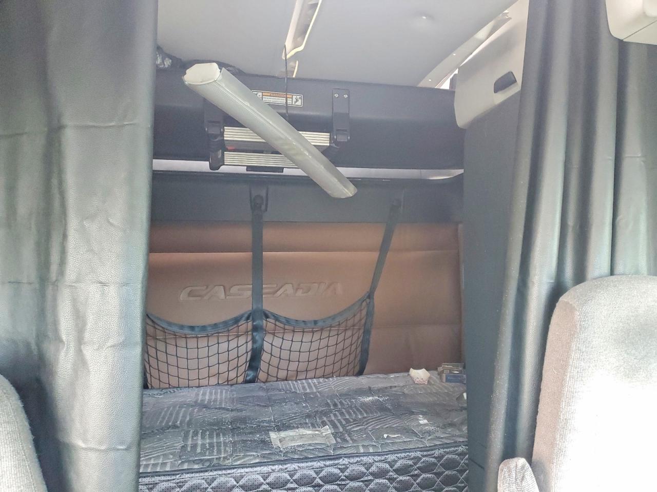 Freigliner Cascadia 126