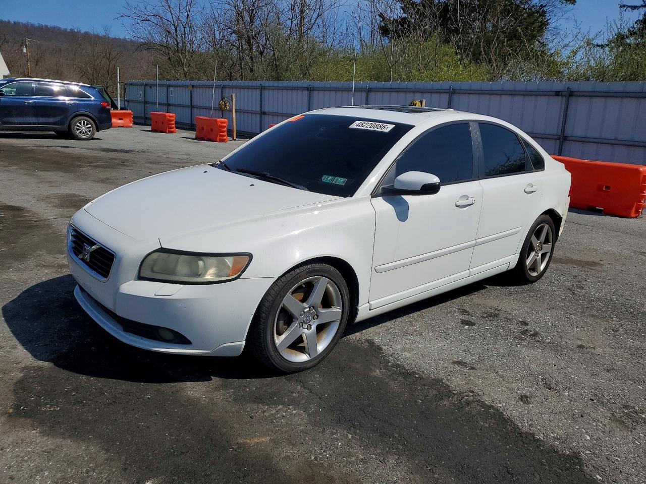 Salvage Volvo S40 Image